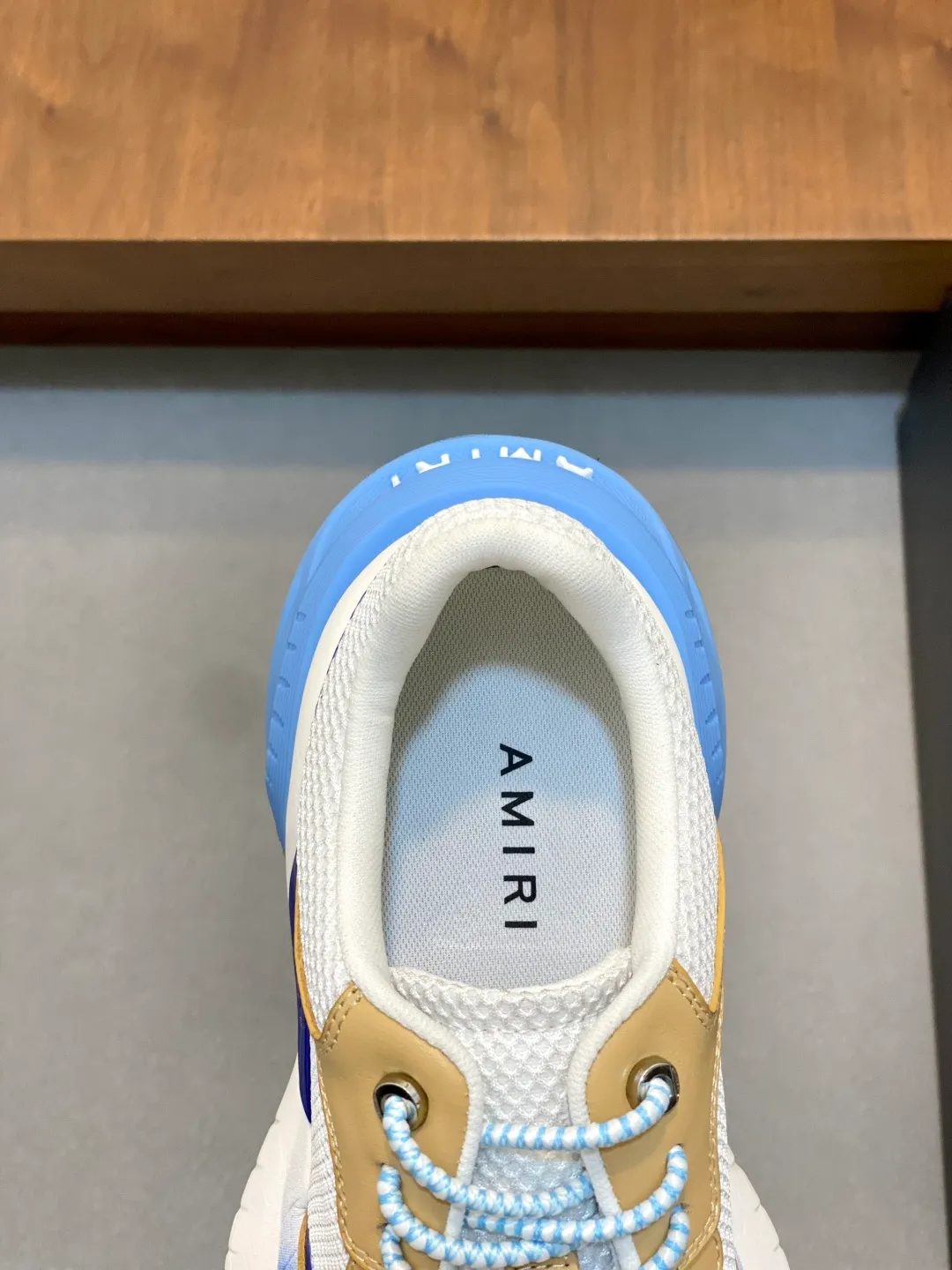 Men's shoes 💰740 AMIRI's new men's casual sports shoes, made of first-layer cowhide leather uppers and spliced ​​with original breathable mesh, rich in three-dimensionality, contrasting color design, simple style, fashionable and sporty, breathable mesh lining, original ultra-light outsole, a must-have item for daily leisure! Size: 38-45 (38, 45 customized)